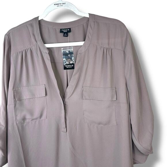 Torrid NWT Harper Iron Dark Grey Button Collarless 3/4 Sleeve Pullover Blouse - Picture 5 of 11